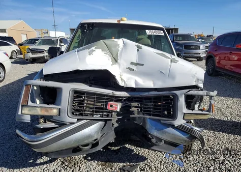 1996 GMC Suburban K1500 z USA, uszkodzony, nr VIN 3GKFK16R3TG517376